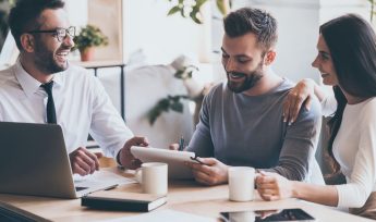 couple contrat signe signature immobilier immo scaled