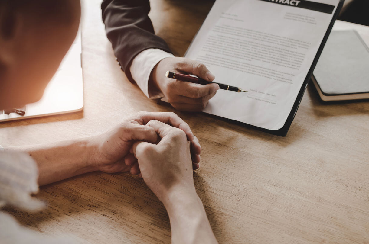 notaire signer signature contrat immo immobilier scaled